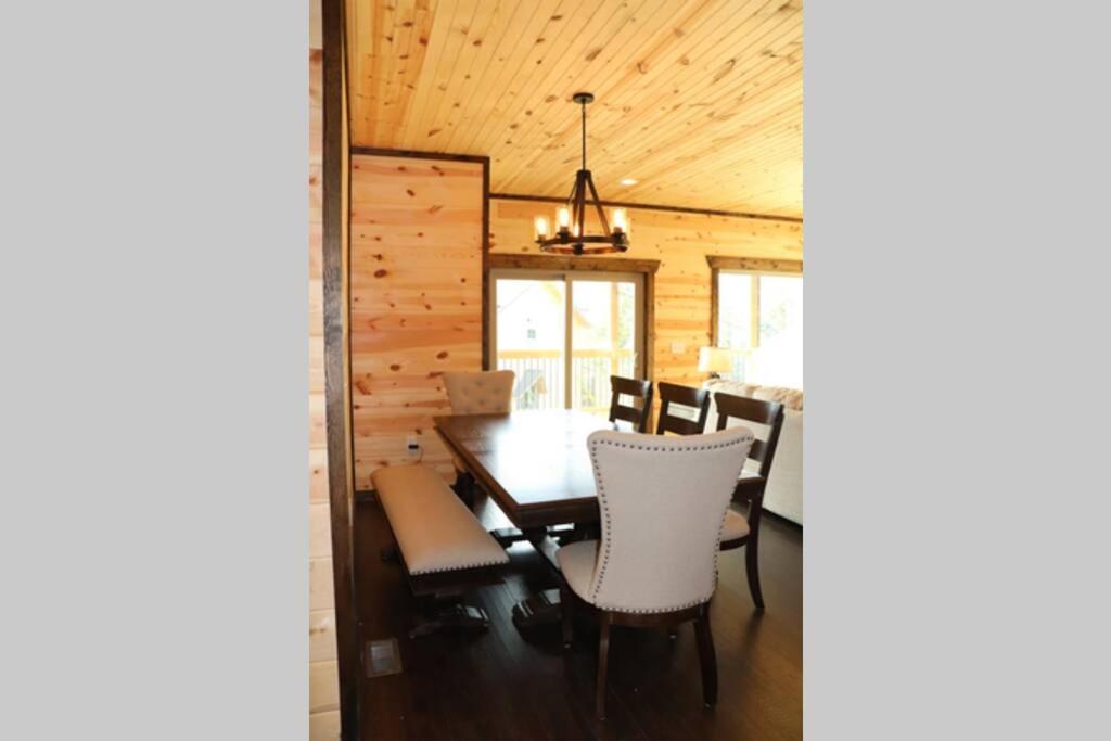 גטלינבורג Chalet Village- Amazing Mountain Views - Piney Butt Place מראה חיצוני תמונה