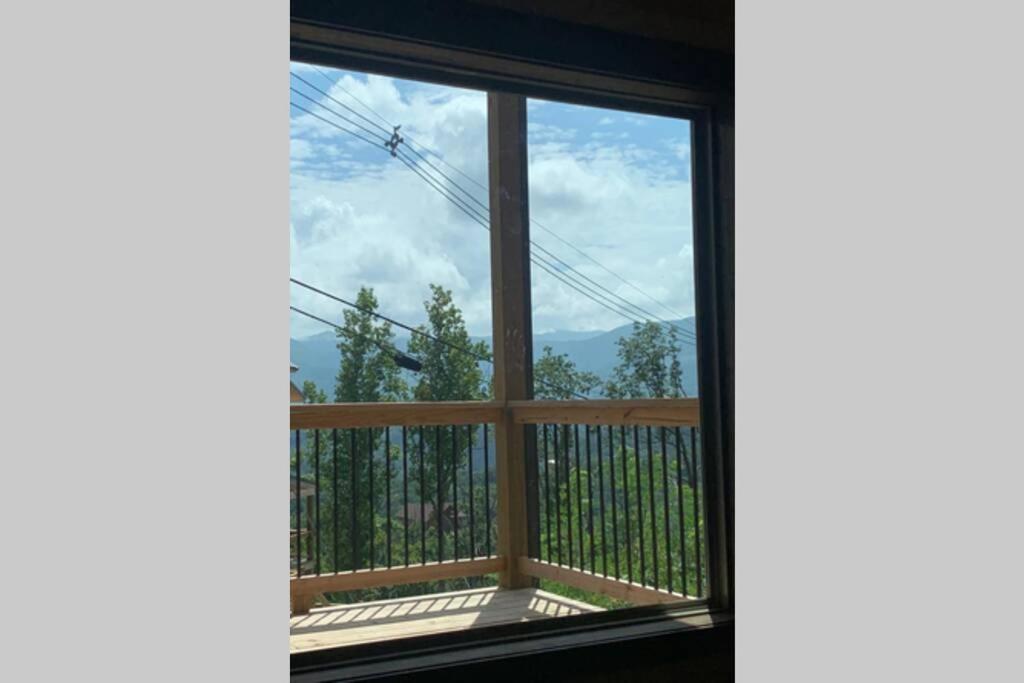 גטלינבורג Chalet Village- Amazing Mountain Views - Piney Butt Place מראה חיצוני תמונה